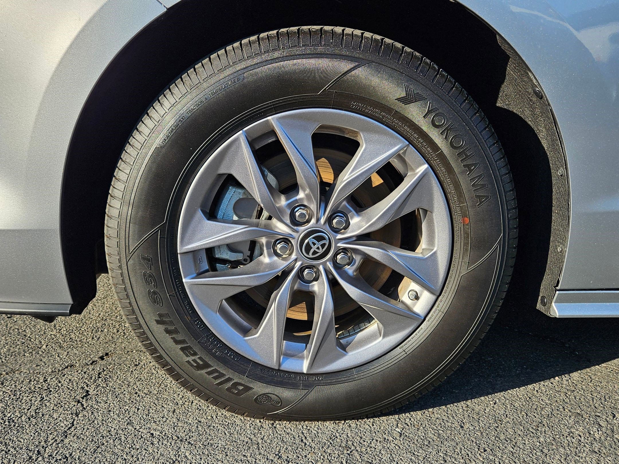 2023 Toyota Sienna LE photo 10