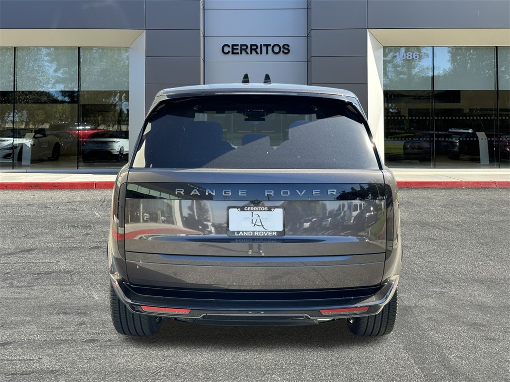 2025 Land Rover Range Rover SE photo 3