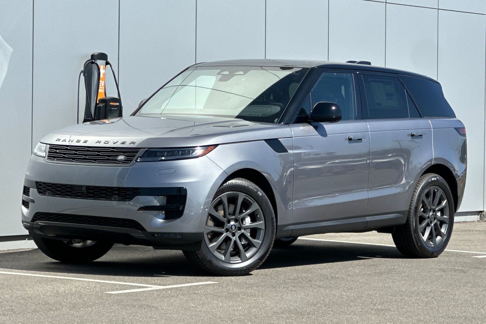 2025 Land Rover Range Rover Sport SE photo 2
