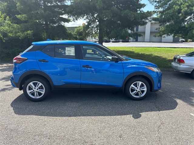 2025 Nissan Kicks Play S photo 2
