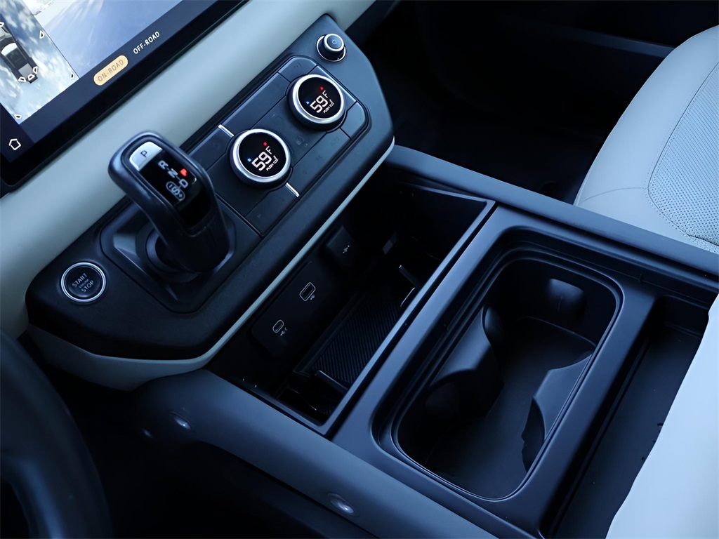 2022 Land Rover Defender 110 SE photo 20