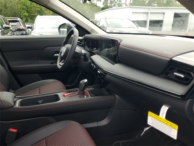 2025 Nissan Kicks SR photo 27