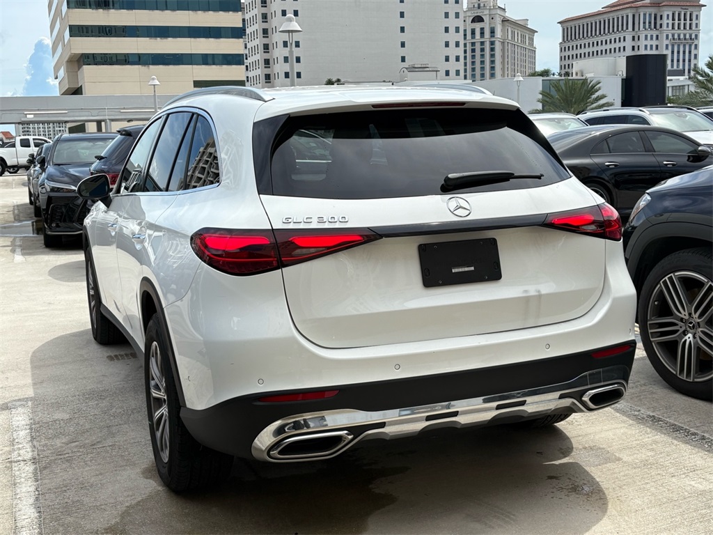 2023 Mercedes Benz GLC 300 photo 3