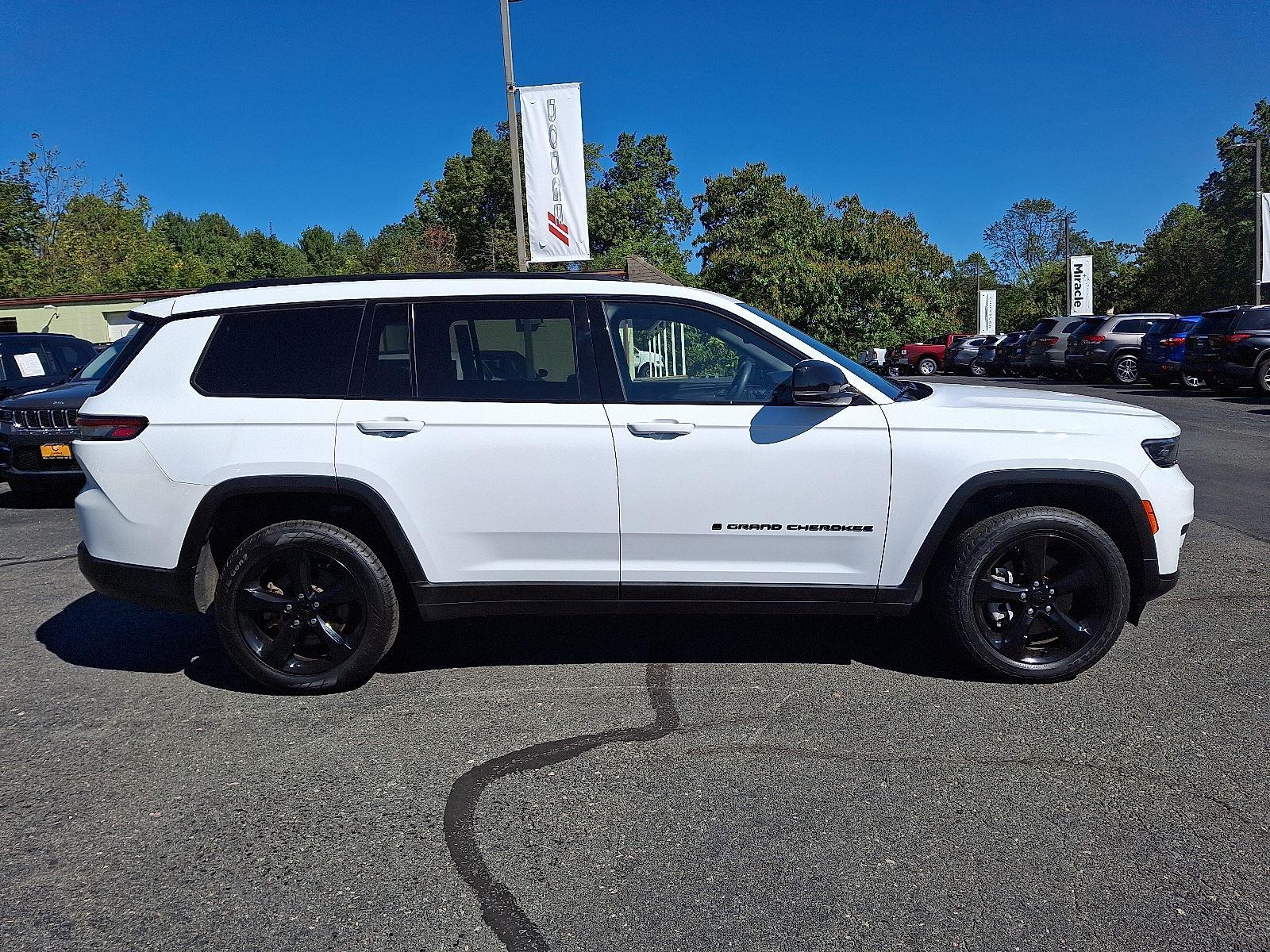 2023 Jeep Grand Cherokee Altitude photo 8