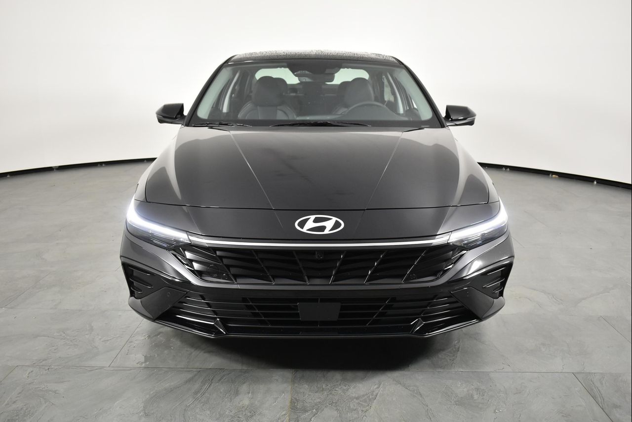 2025 Hyundai Elantra Limited photo 3