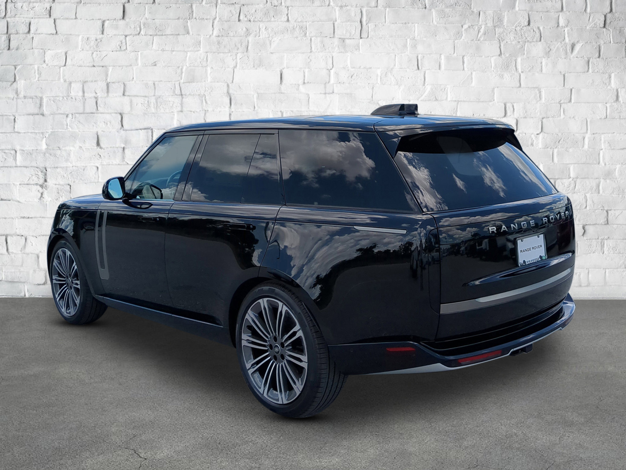 2025 Land Rover Range Rover SE photo 2