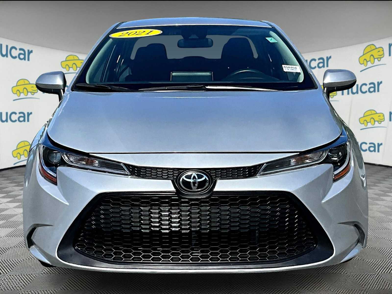 2021 Toyota Corolla LE photo 2