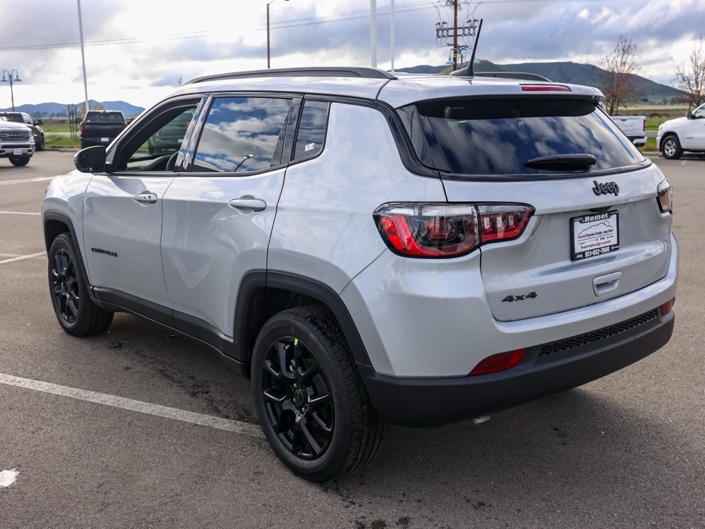 New 2026 Silver Zynith Metallic Clear-Coat Exterior Paint Jeep Latitude image 5