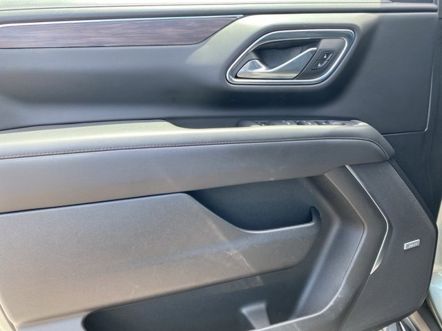 2023 Chevrolet Suburban LT photo 13