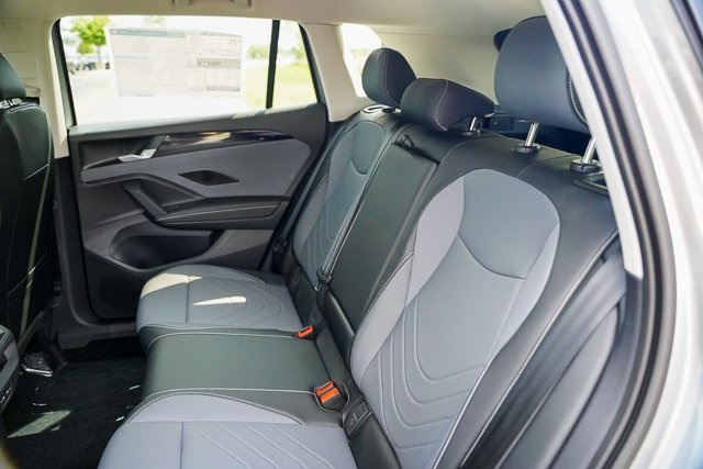 2025 Volkswagen Tiguan SE photo 21