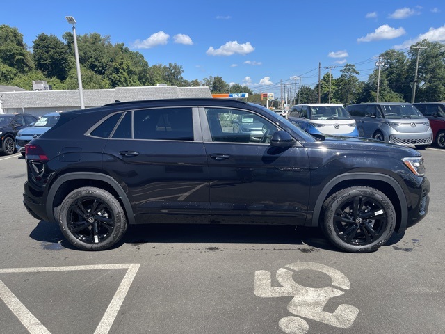 2026 Volkswagen Atlas Cross Sport SEL R-Line photo 5