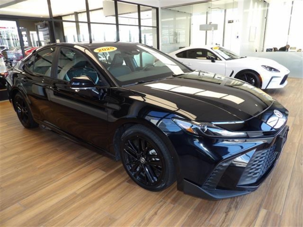 2025 Toyota Camry LE photo 2