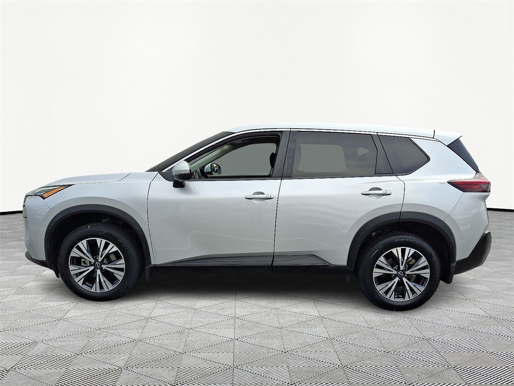 2022 Nissan Rogue SV photo 2