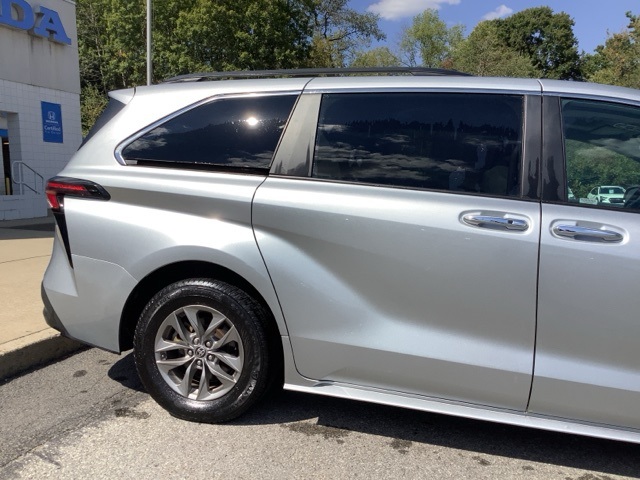 2024 Toyota Sienna XLE photo 7