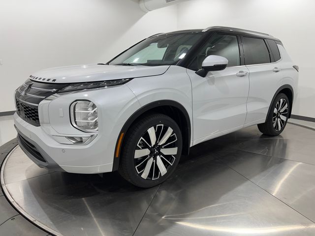 2025 Mitsubishi Outlander SEL's photo