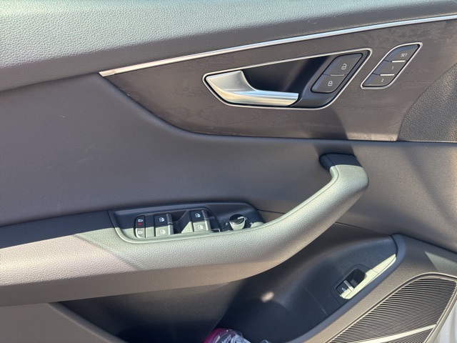 2022 Audi Q8 55 Premium Plus photo 2