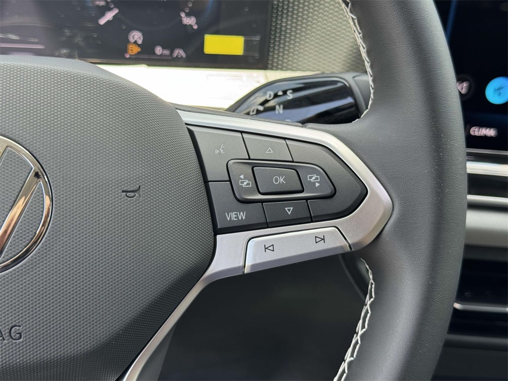 2025 Volkswagen Tiguan SE photo 22