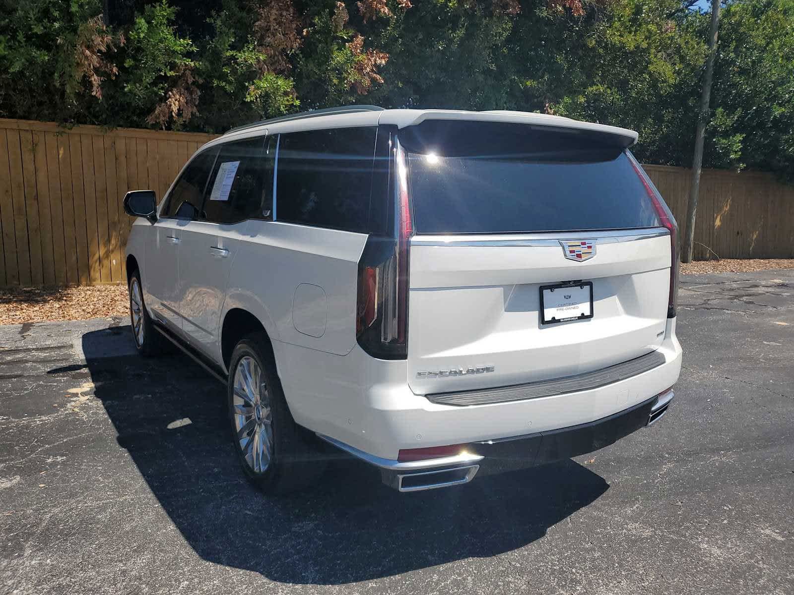 2023 Cadillac Escalade Premium Luxury photo 3