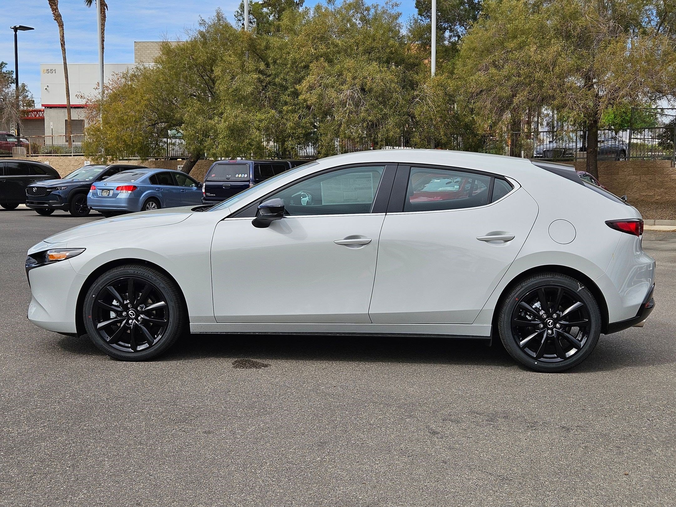 2025 Mazda Mazda3 Hatchback 2.5 Select Sport photo 2