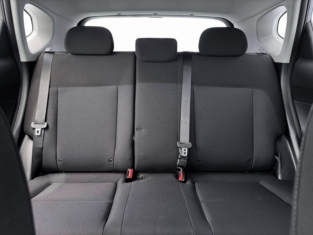 2026 Hyundai Kona SE photo 13