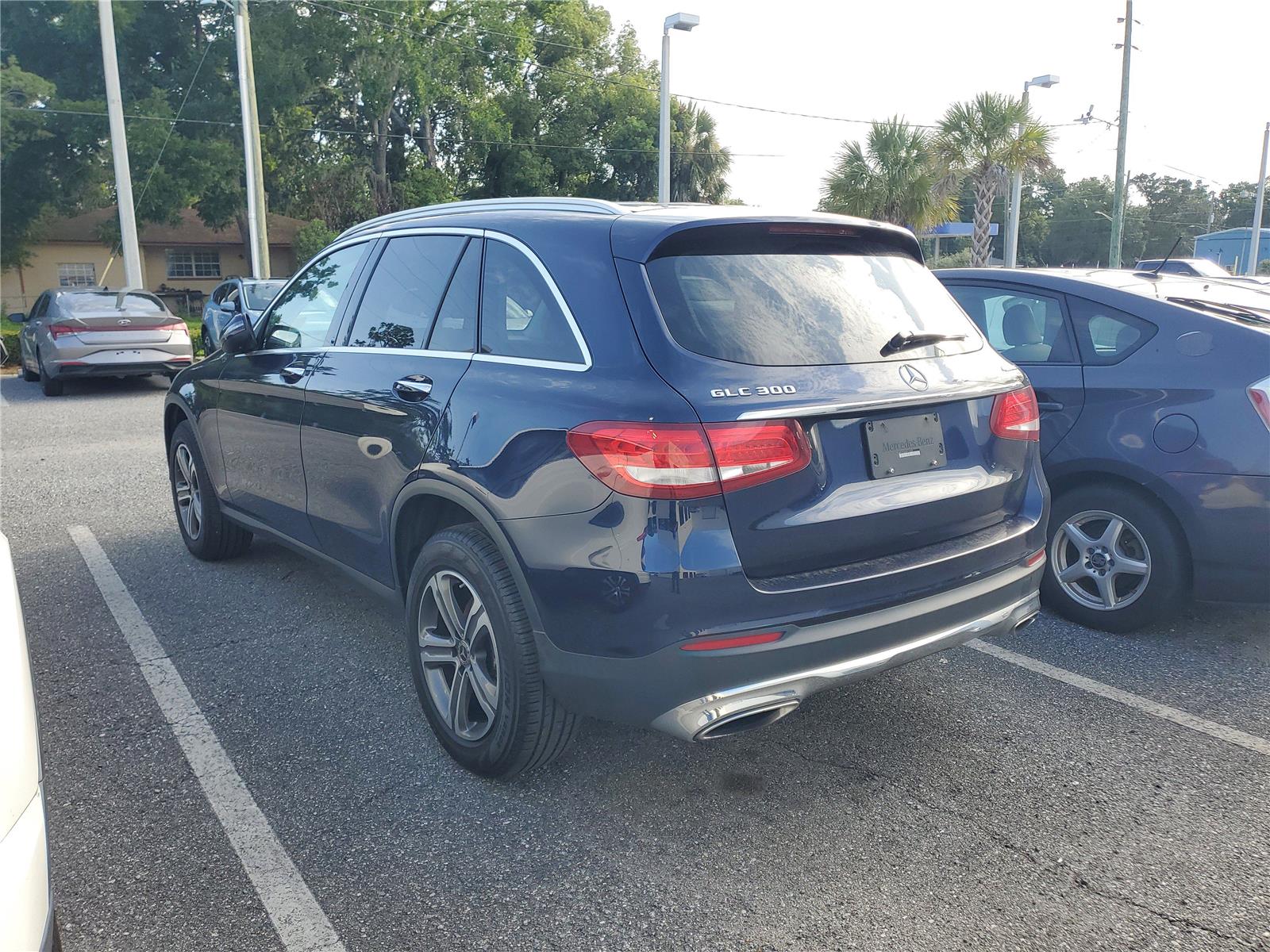 2019 Mercedes Benz GLC 300 4MATIC photo 2