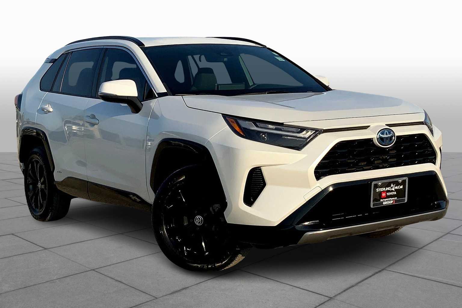 2024 Toyota RAV4 Hybrid SE photo 2