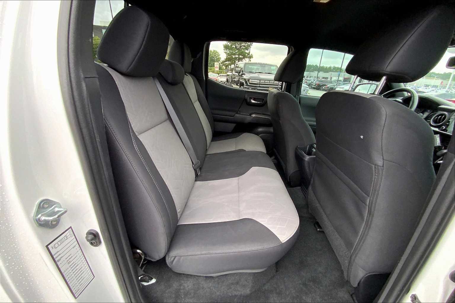 2023 Toyota Tacoma TRD photo 18