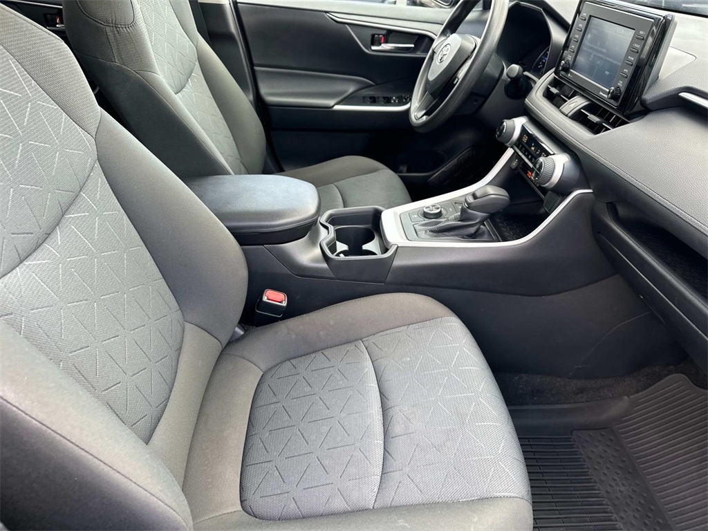 2021 Toyota RAV4 Hybrid XLE photo 16
