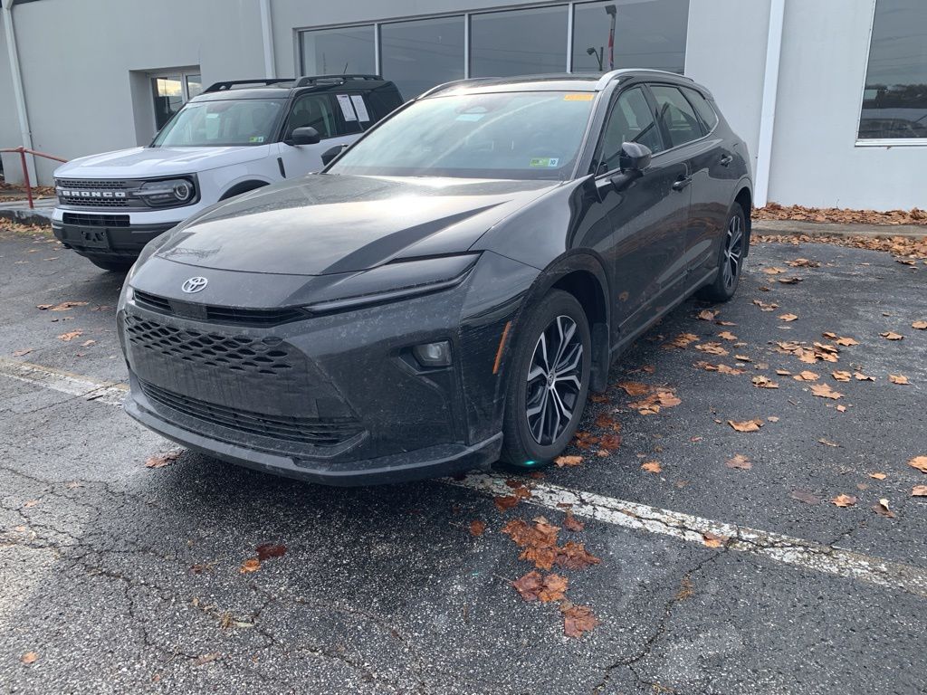 2025 Toyota Crown Signia XLE's photo