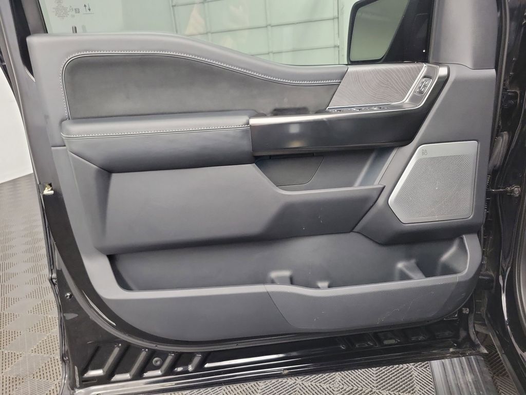 2023 Ford F-150 Platinum photo 16