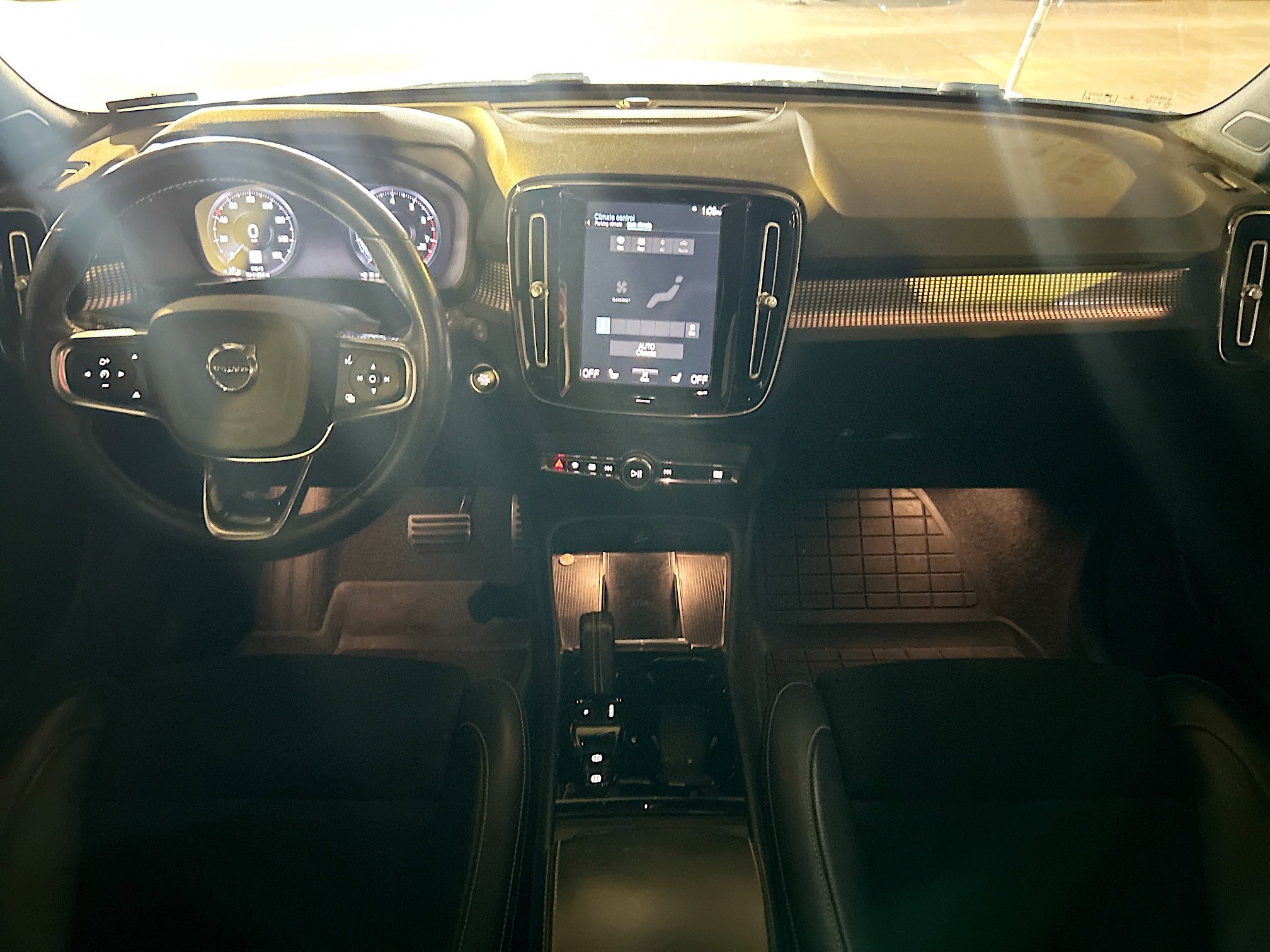 2021 Volvo XC40 R-Design AWD photo 13