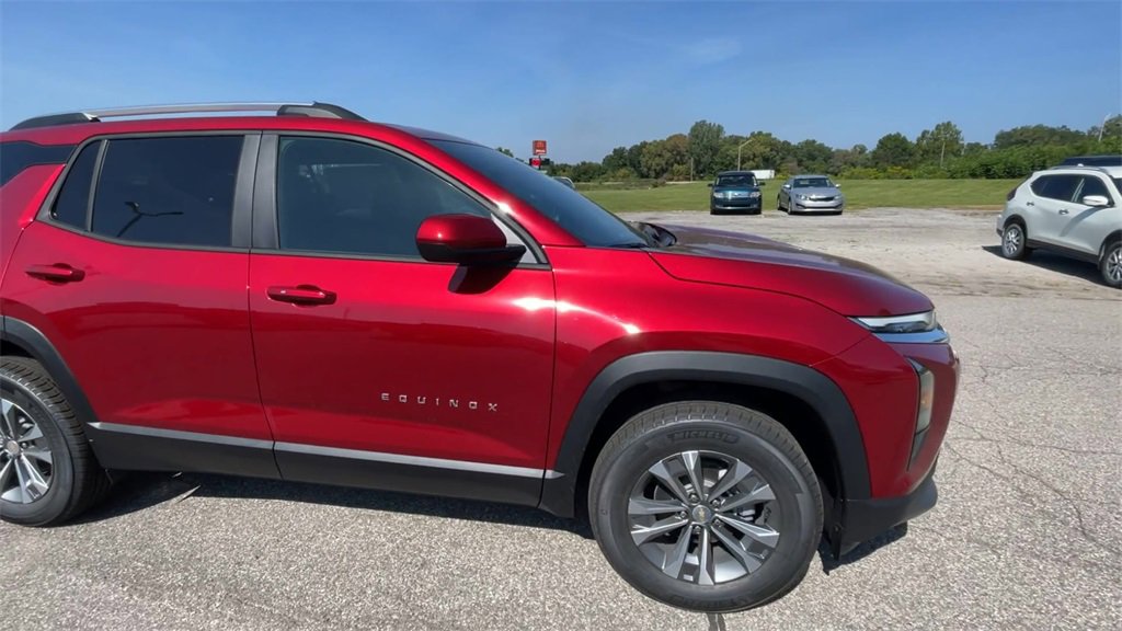 2026 Chevrolet Equinox photo 2