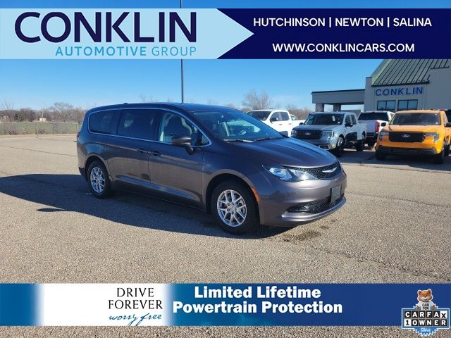 Pre-Owned 2023 Chrysler Voyager LX's photo