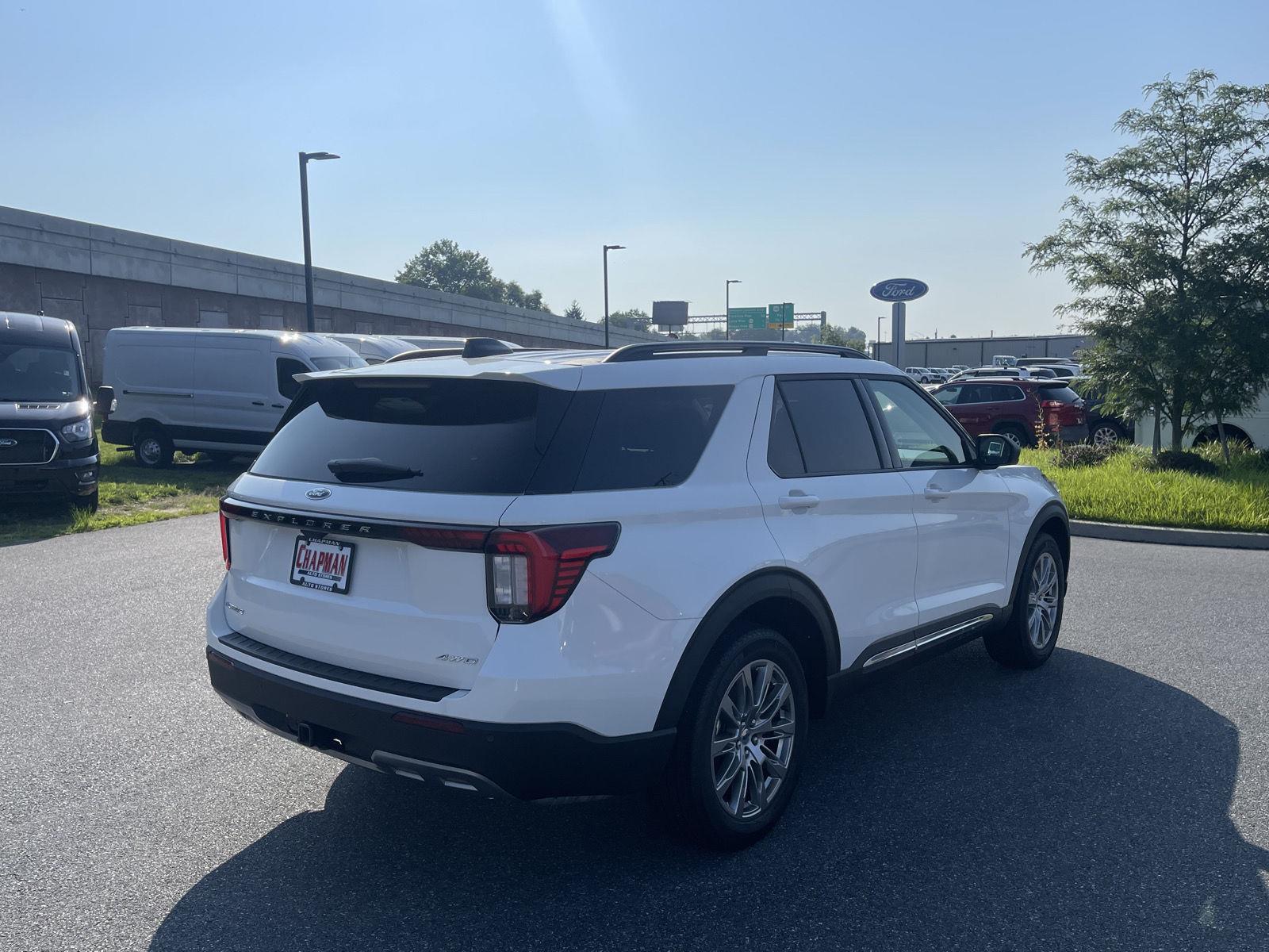 2025 Ford Explorer photo 9