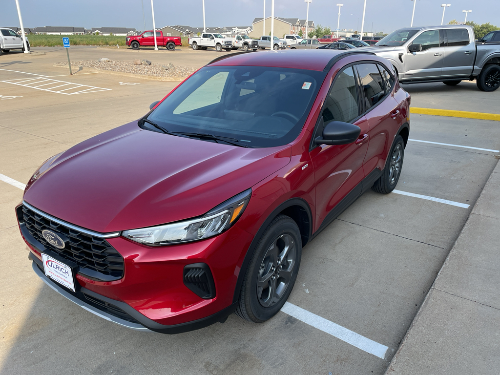 2025 Ford Escape ST-Line photo 3