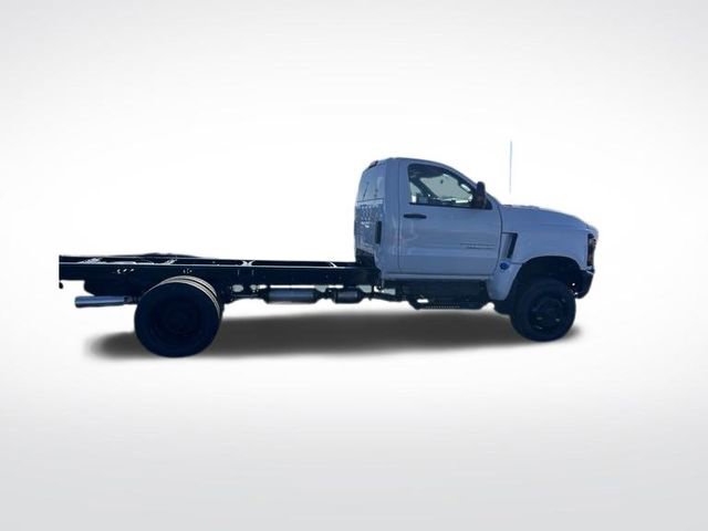 2024 Chevrolet Silverado 6500HD Work Truck LT photo 4