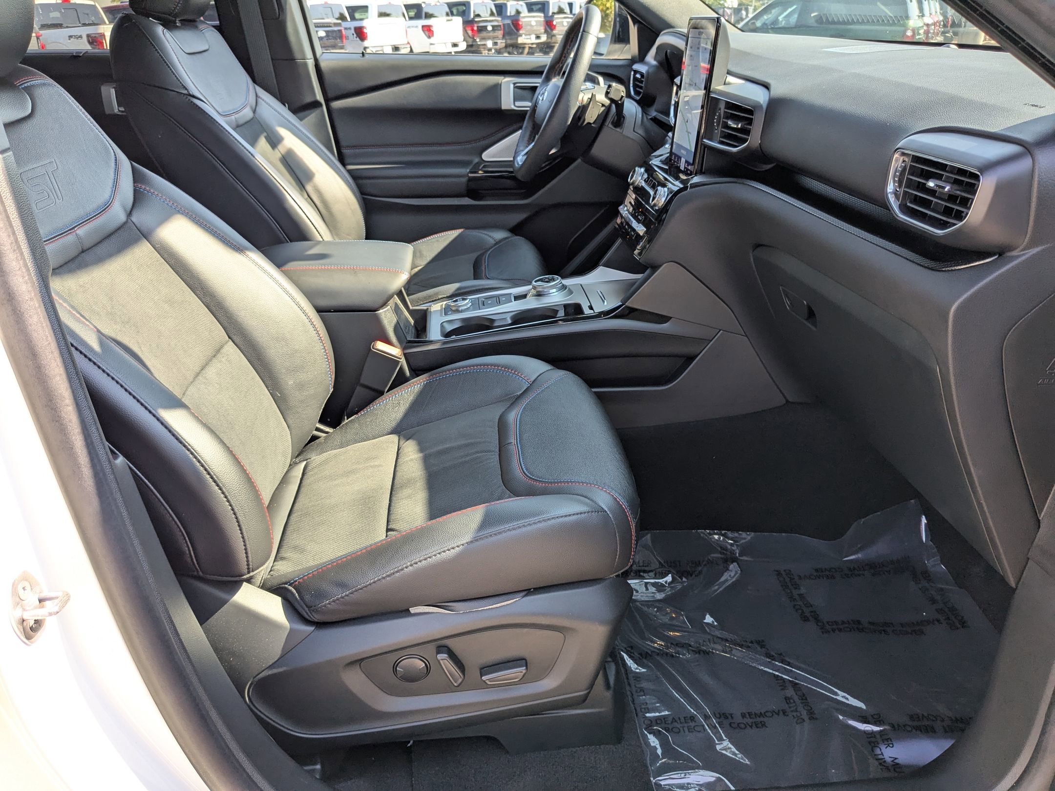 2024 Ford Explorer ST photo 40