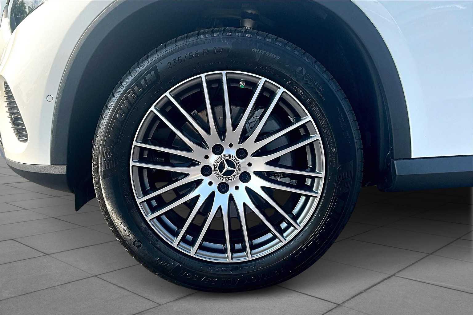 Image 9 of Certified Pre-Owned 2025 Mercedes-Benz GLC 300 AWD 4MATIC