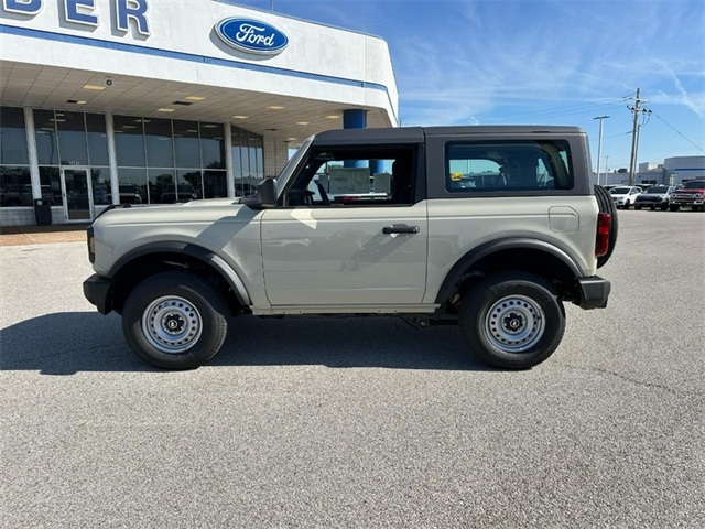 2025 Ford Bronco Base photo 2