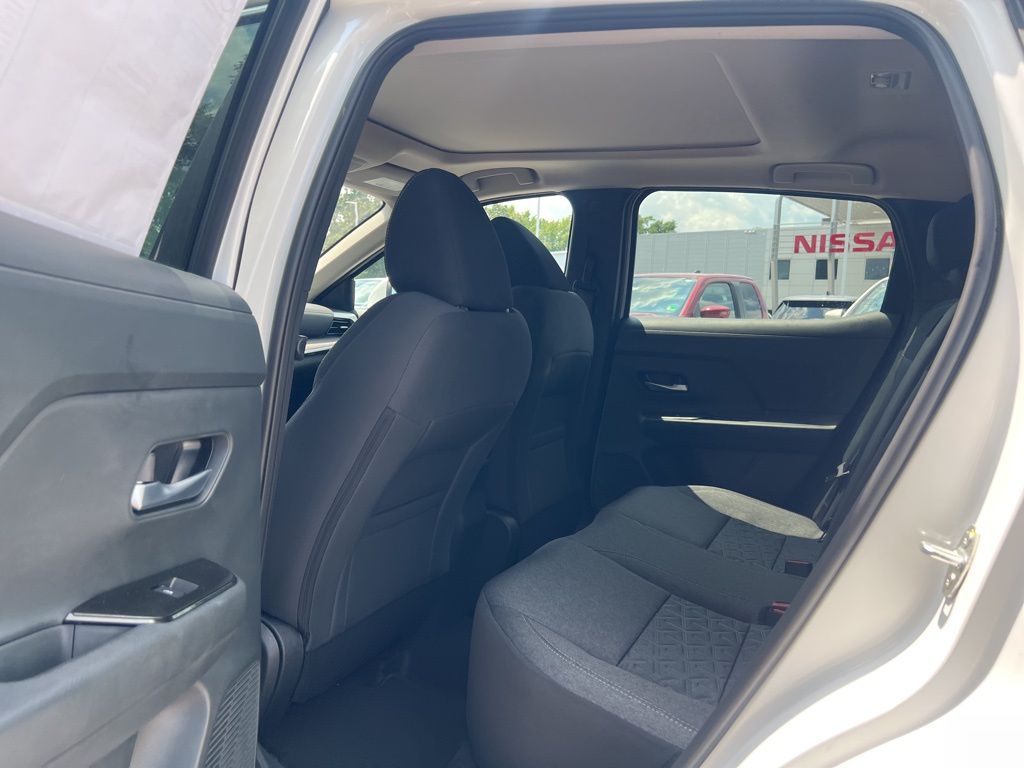 2025 Nissan Kicks SV photo 9