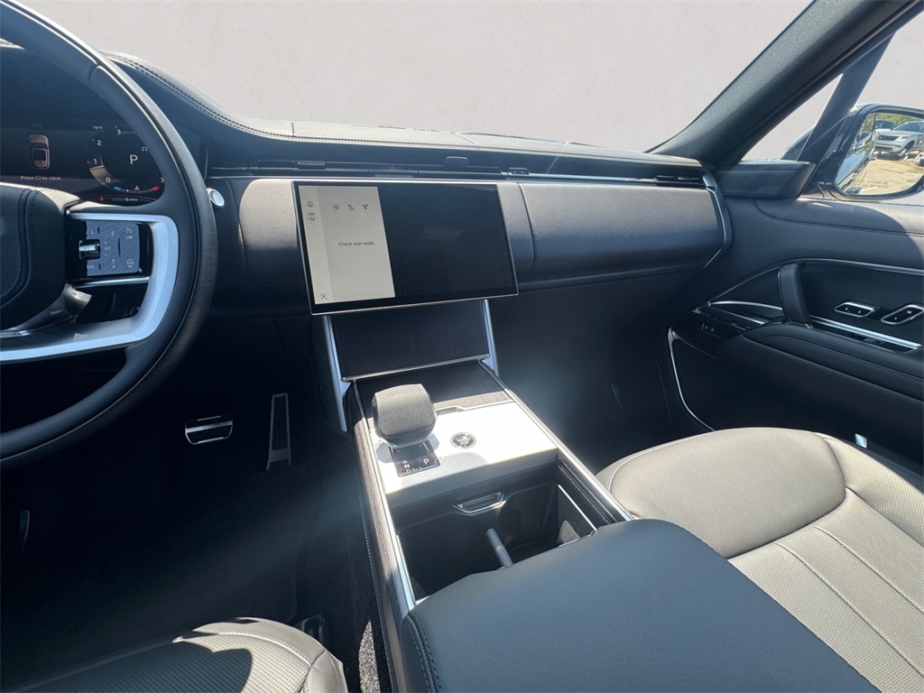 2025 Land Rover Range Rover SE photo 10