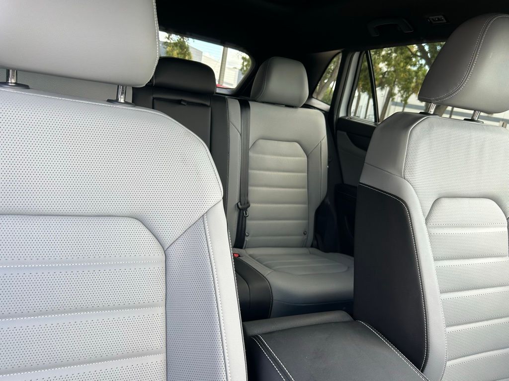 2026 Volkswagen Atlas Cross Sport SEL R-Line photo 31