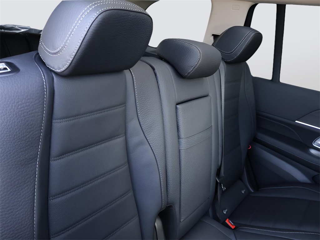 2025 Mercedes Benz GLS 450 4MATIC photo 13