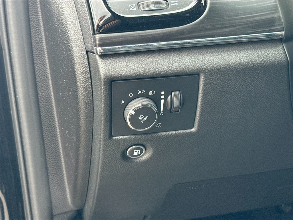 2021 Jeep Grand Cherokee Anniversary Edition photo 10