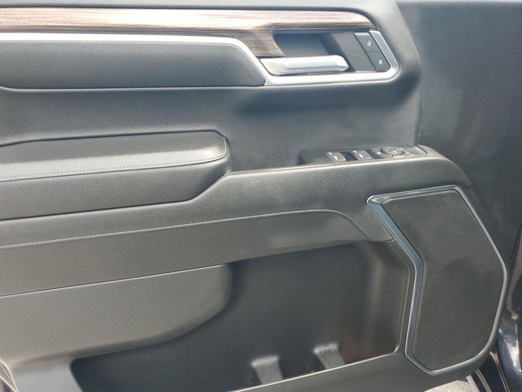 2022 Chevrolet Silverado RST photo 40