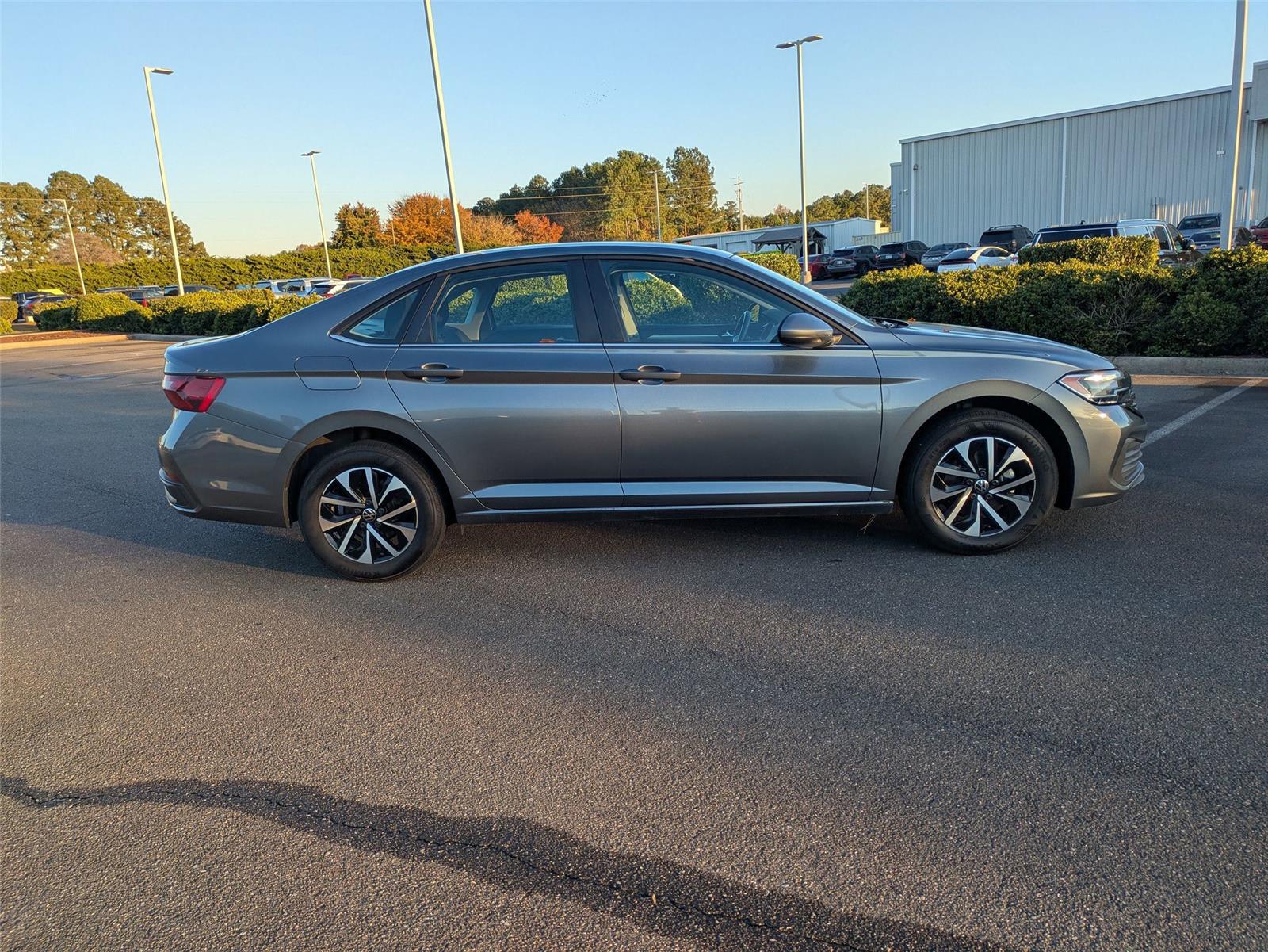 2024 Volkswagen Jetta S photo 4