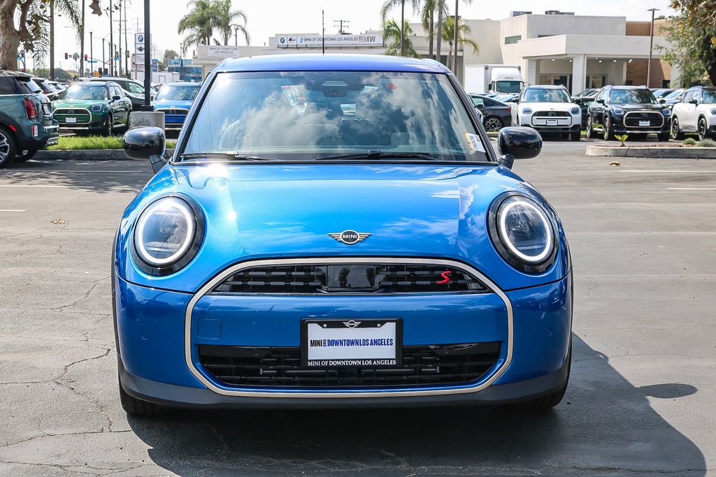 2025 Mini Cooper 4 Door Hardtop Signature photo 2