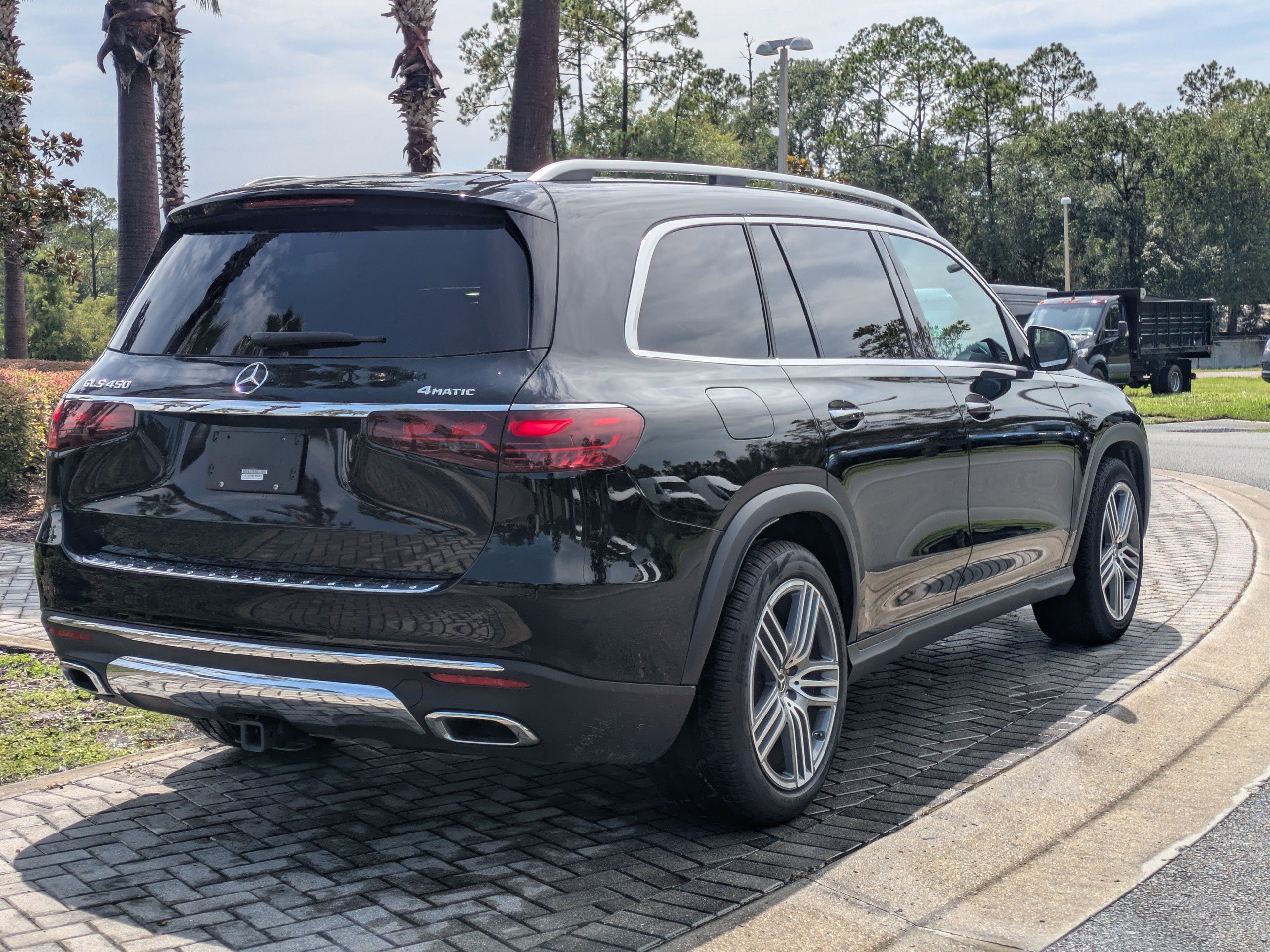 2025 Mercedes Benz GLS 450 4MATIC photo 5