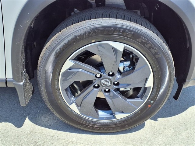 2025 Nissan Rogue SV photo 4