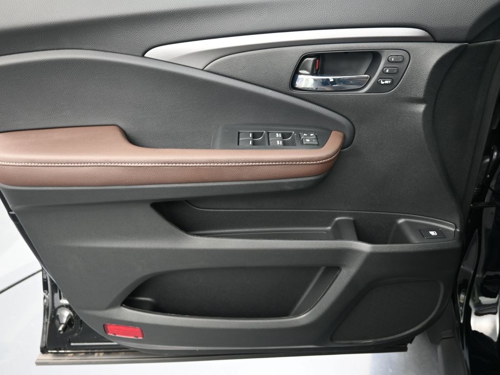2025 Honda Ridgeline RTL photo 10